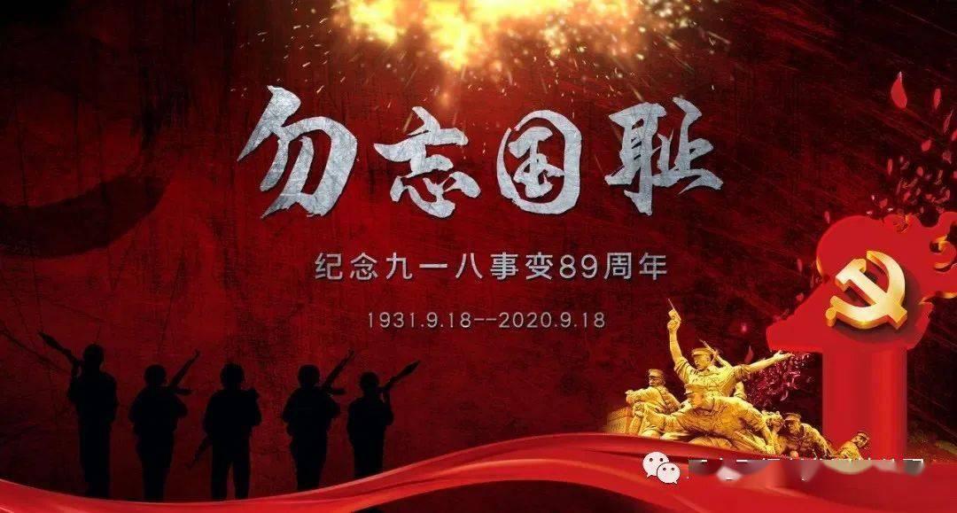 白色短款小衫搭黑色紧身牛仔裤，显身材又显成熟的气质，你喜欢吗？游戏画面